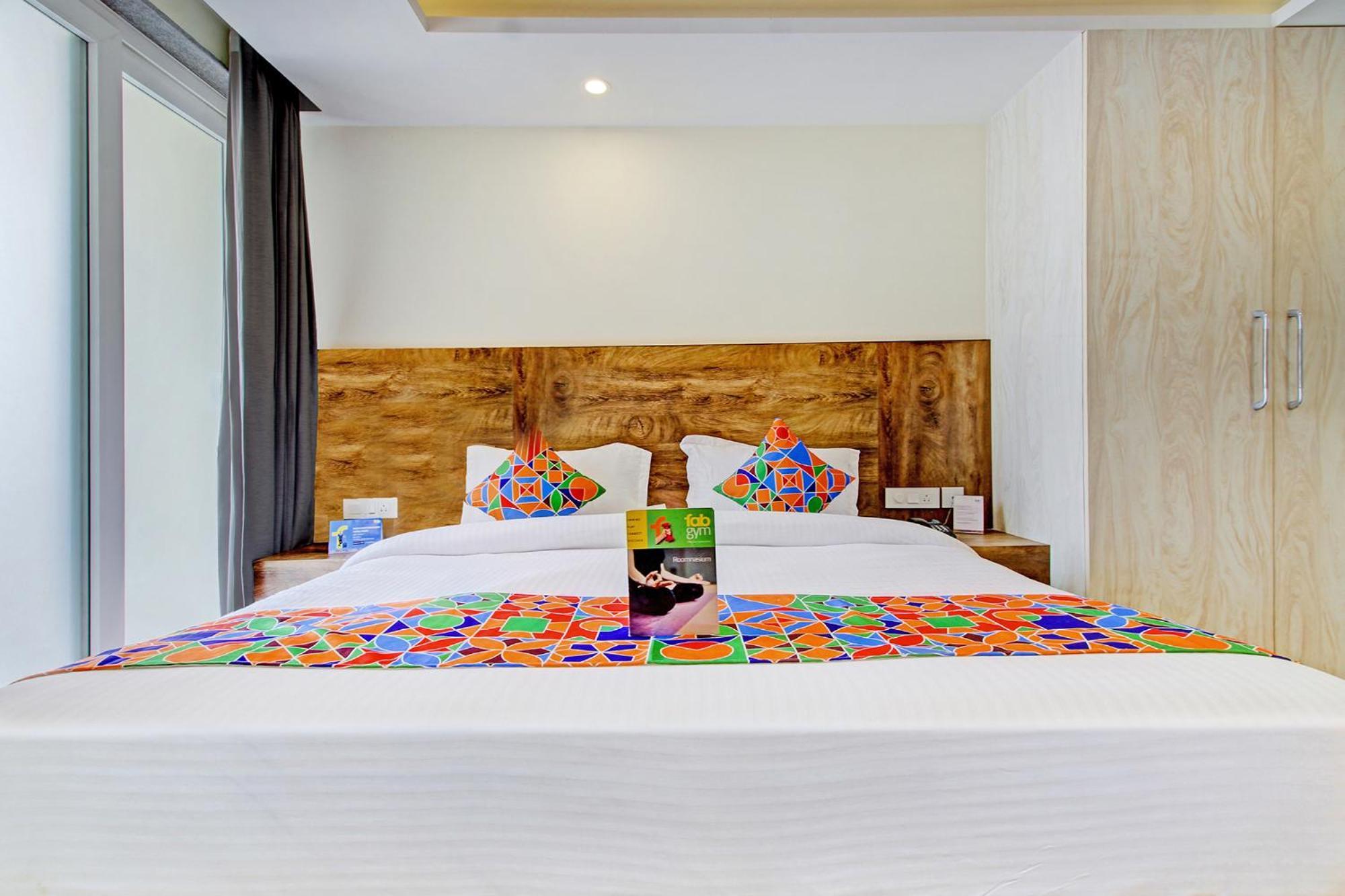 Fabhotel Soft Petals Гургаон Экстерьер фото
