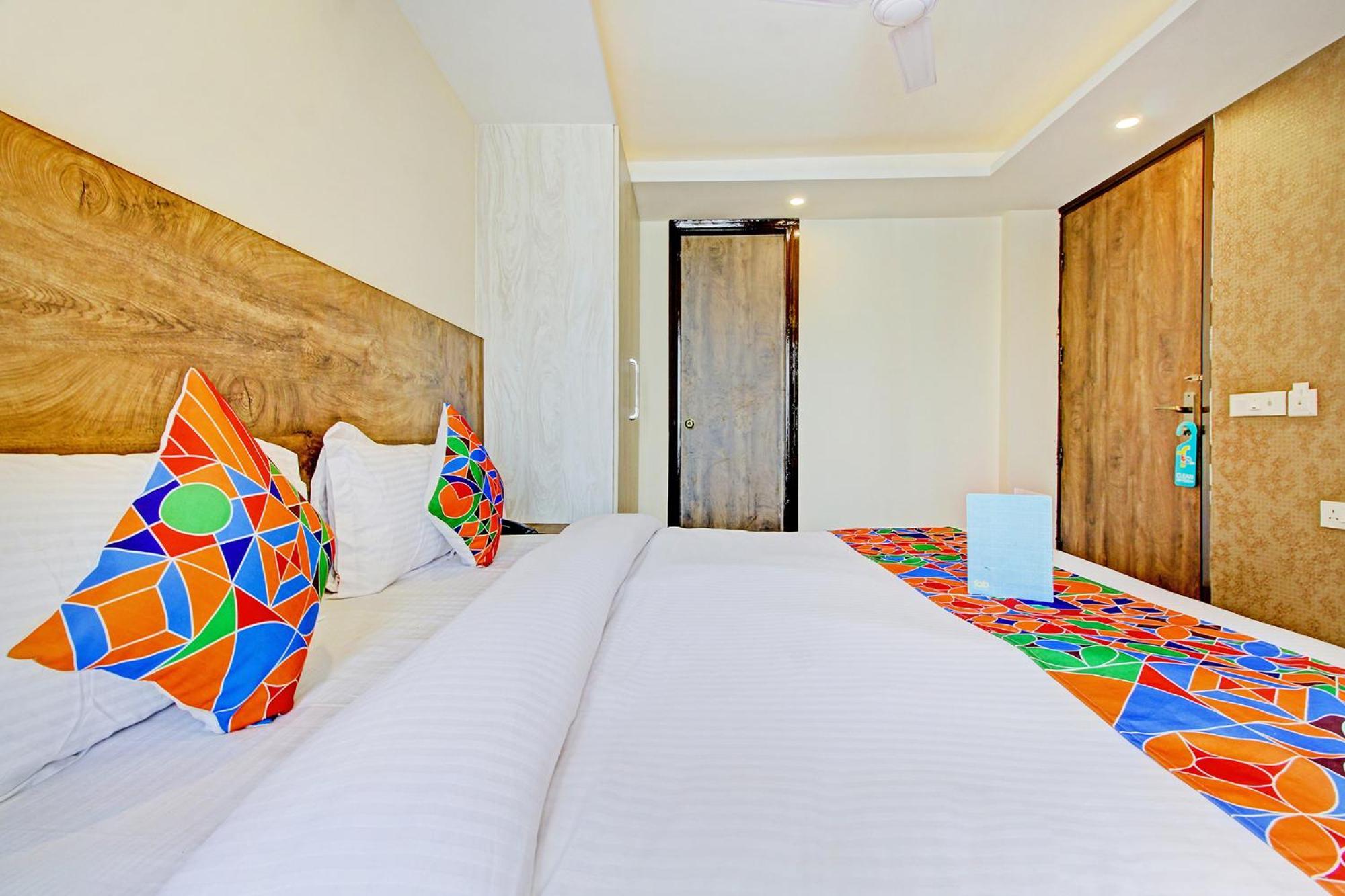 Fabhotel Soft Petals Гургаон Экстерьер фото