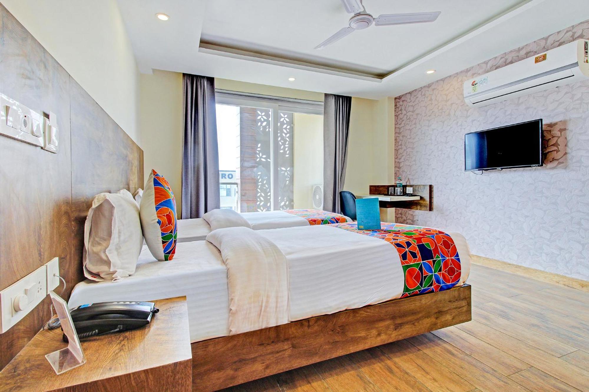 Fabhotel Soft Petals Гургаон Экстерьер фото