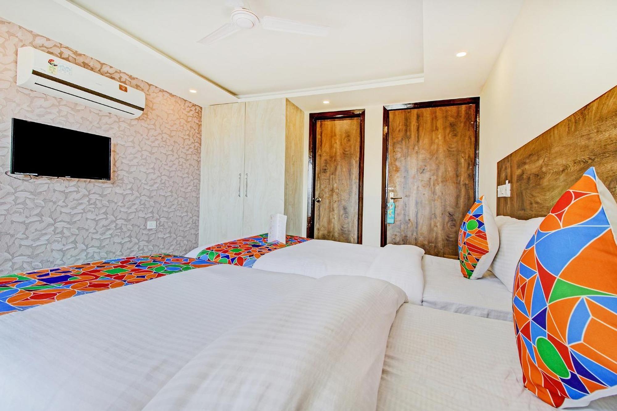 Fabhotel Soft Petals Гургаон Экстерьер фото